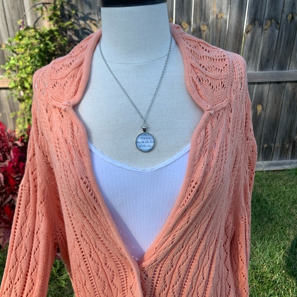 VINTAGE HANDMADE KNIT CARDIGAN WITH SCALLOPED NECKLINE. EXCELLENT CONDITION - Picture 4 of 14